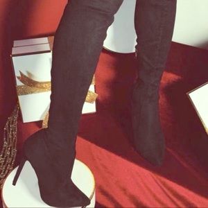 Black Knew High Boots with a skinny heel